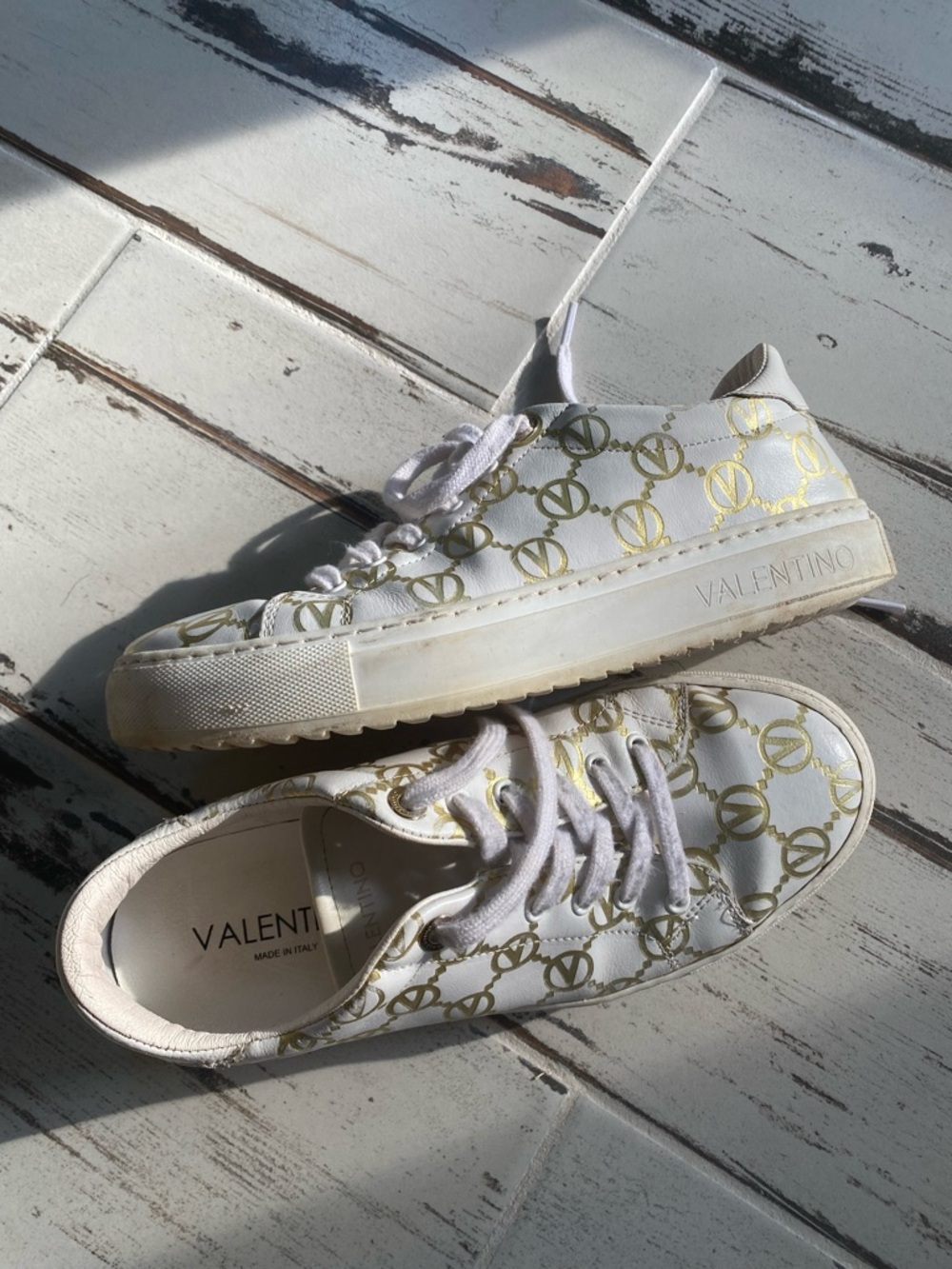 Valentino White & Gold Logo Low-Top Sneakers – Size 8.5
